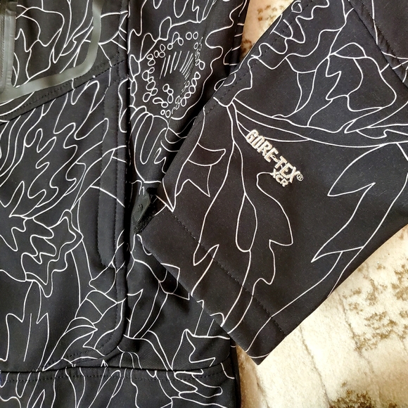 GORE-TEX The North Face Jacket - Picture 4 of 7